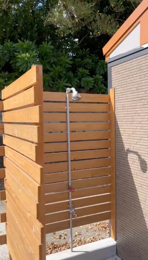 室外のシャワー設備