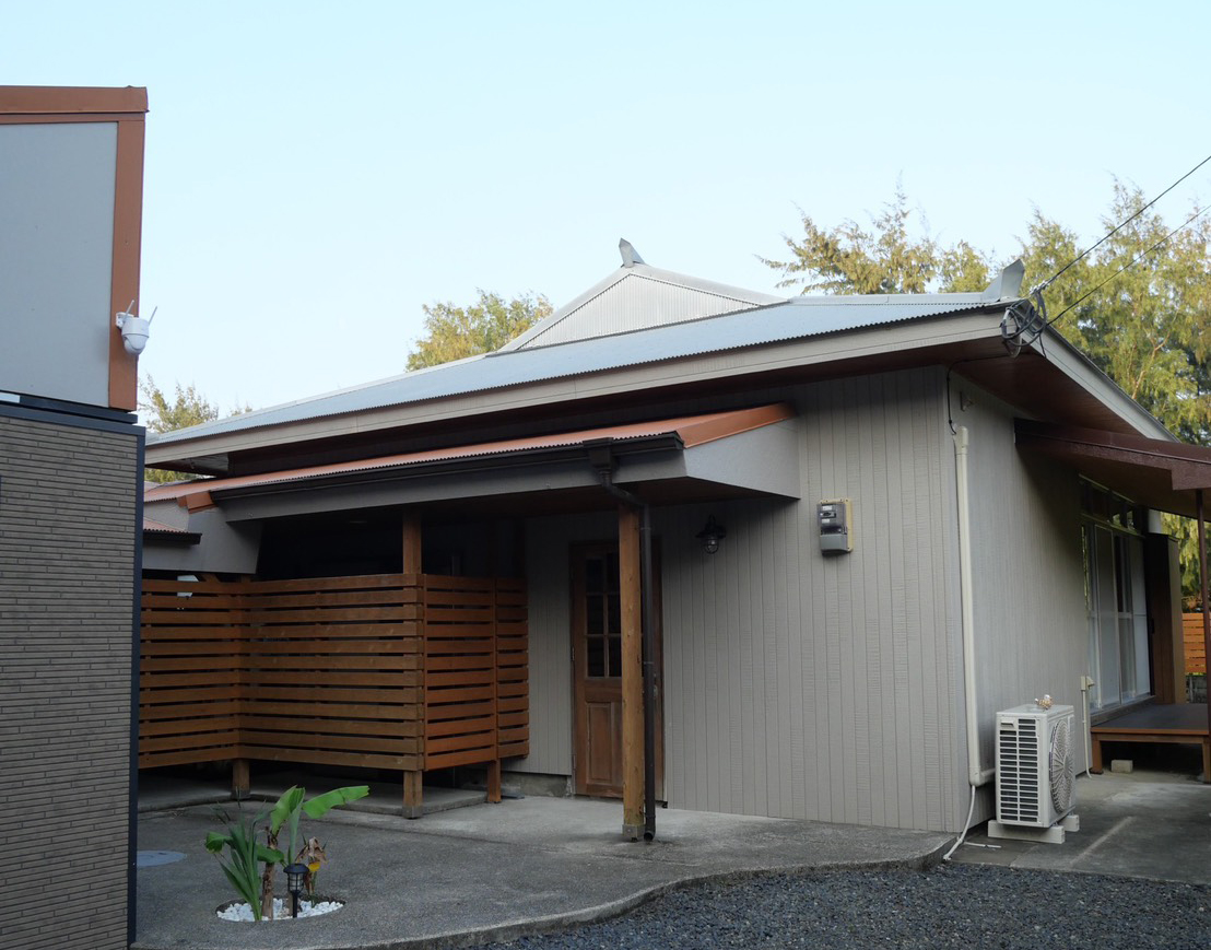 観光客で賑わう花徳浜